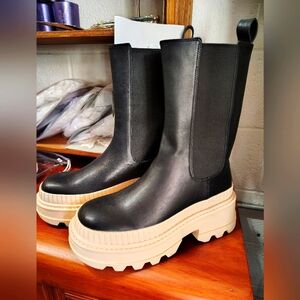 Charles and Keith platform boots size 39